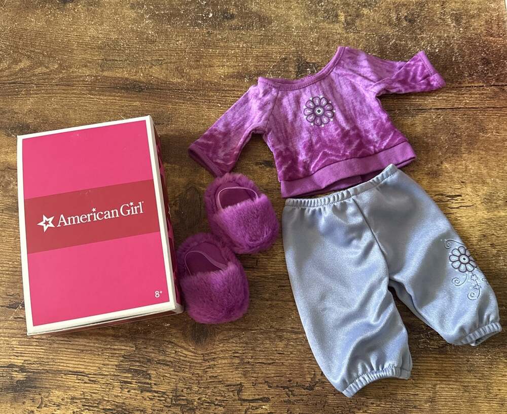 AMERICAN GIRL CHRISSA'S PAJAMAS~PJ'S~SLIPPERS~COMPLETE SET~BNIB